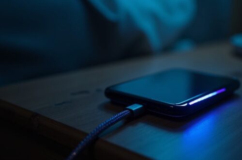 Ładowanie nocne szkodzi baterii